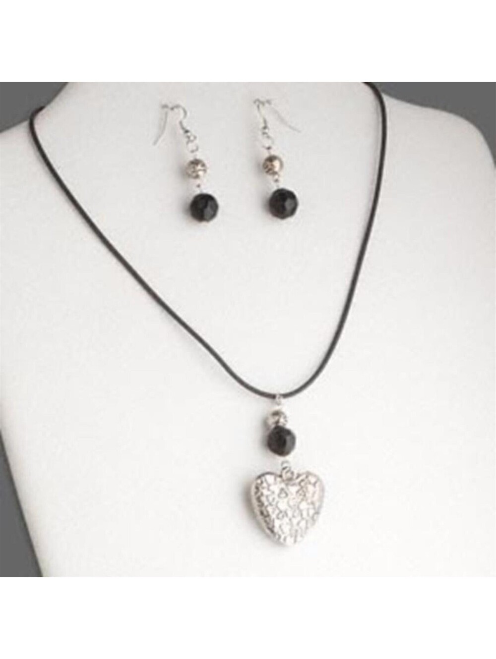 Vintage Y2K Necklace & Earrings Set Black Silver Heart Pendant